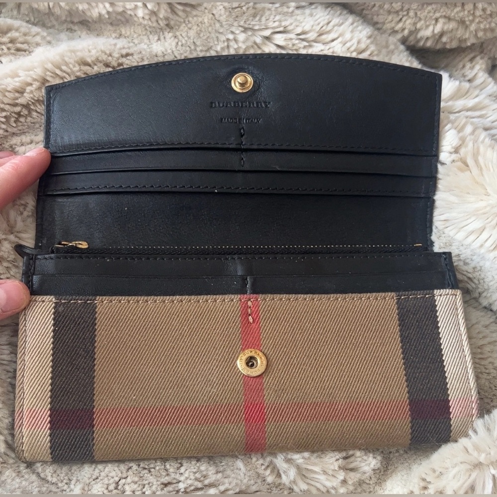 Burberry | Women’s Sleek Design Long Wallet Leather & Canvas Snap Closure - Picture 5 of 11